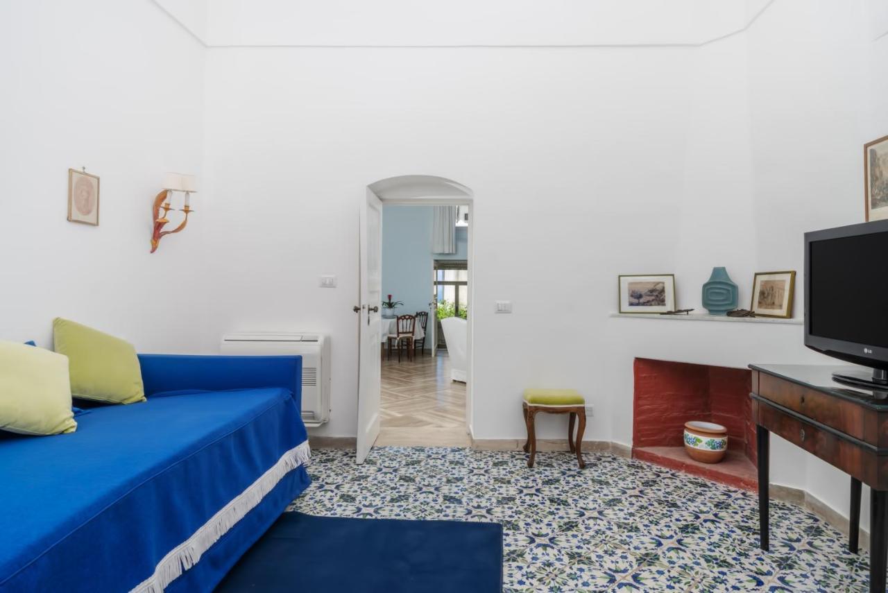 I Tre Soli Apartments By Caprirooms Bagian luar foto