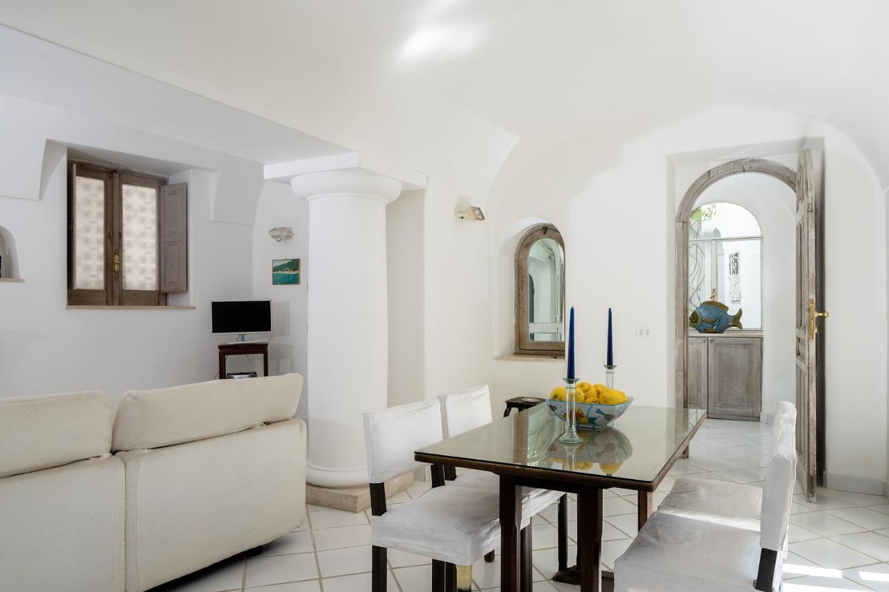 I Tre Soli Apartments By Caprirooms Bagian luar foto