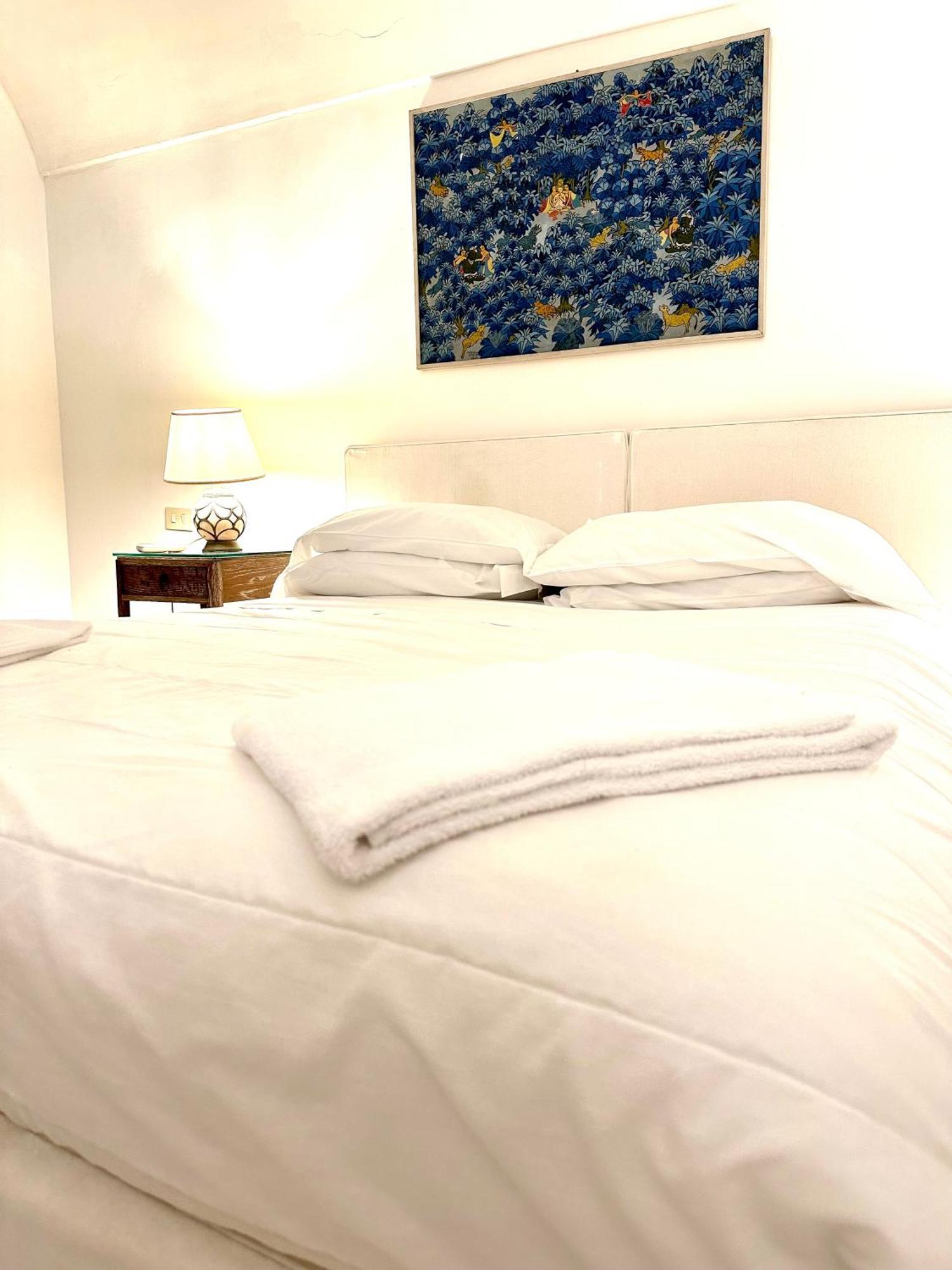 I Tre Soli Apartments By Caprirooms Bagian luar foto