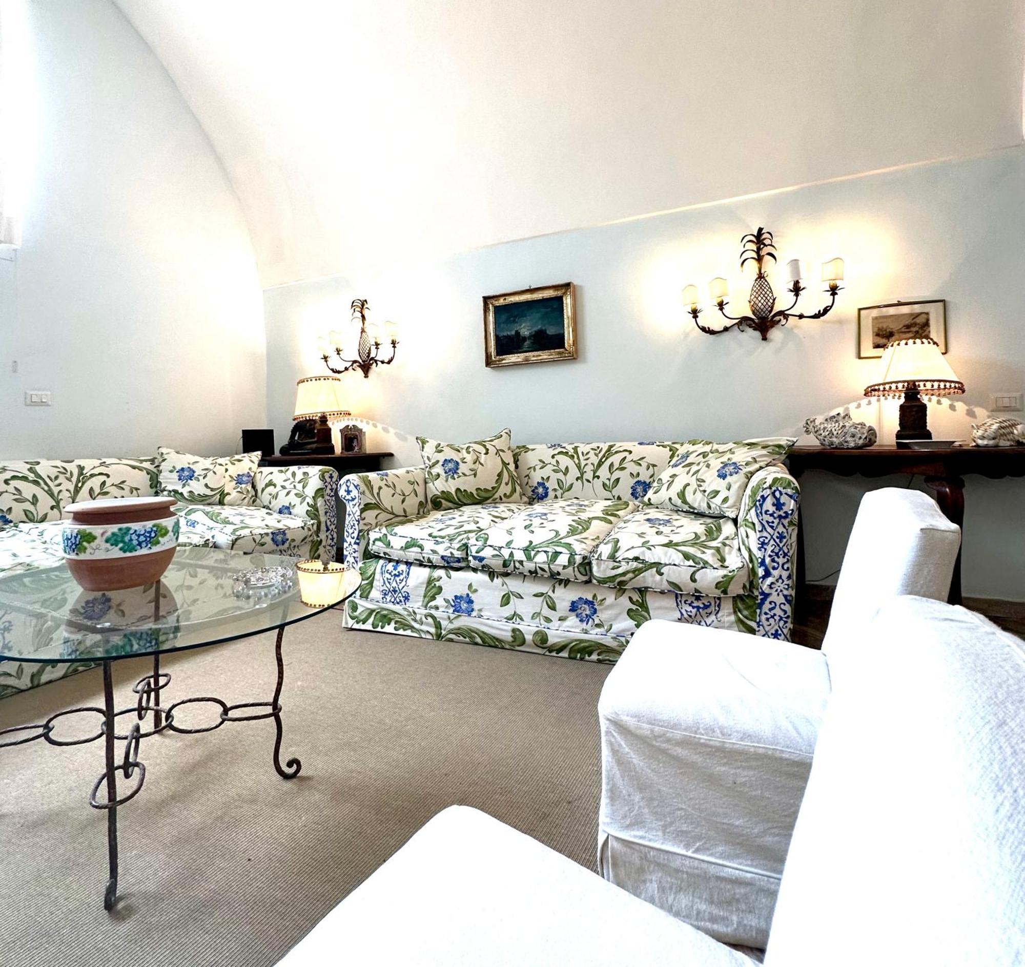 I Tre Soli Apartments By Caprirooms Bagian luar foto